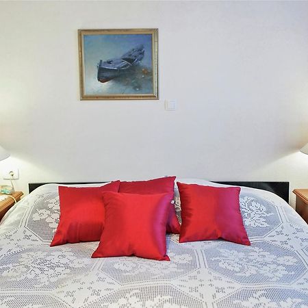 Cozy Apartment With A Balcony And A Sea View 布雷拉 外观 照片